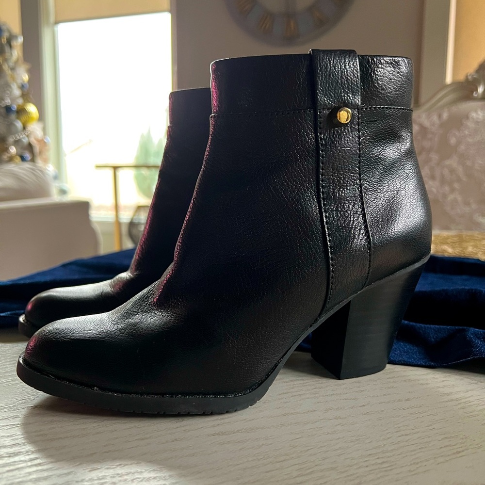 Barely worn Bandolino heeled booties with gold details!